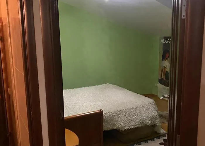 Cozy Center Apartment *